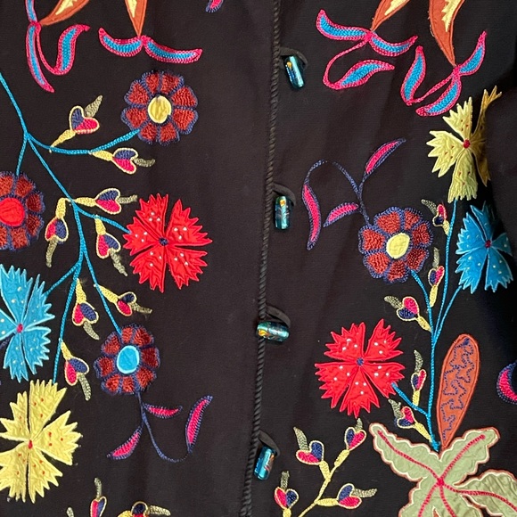 🧥 Alex Kim Black Jacket w/Bright Floral Appliqués & Embroidery. Size Medium. 🧥 - Picture 3 of 16